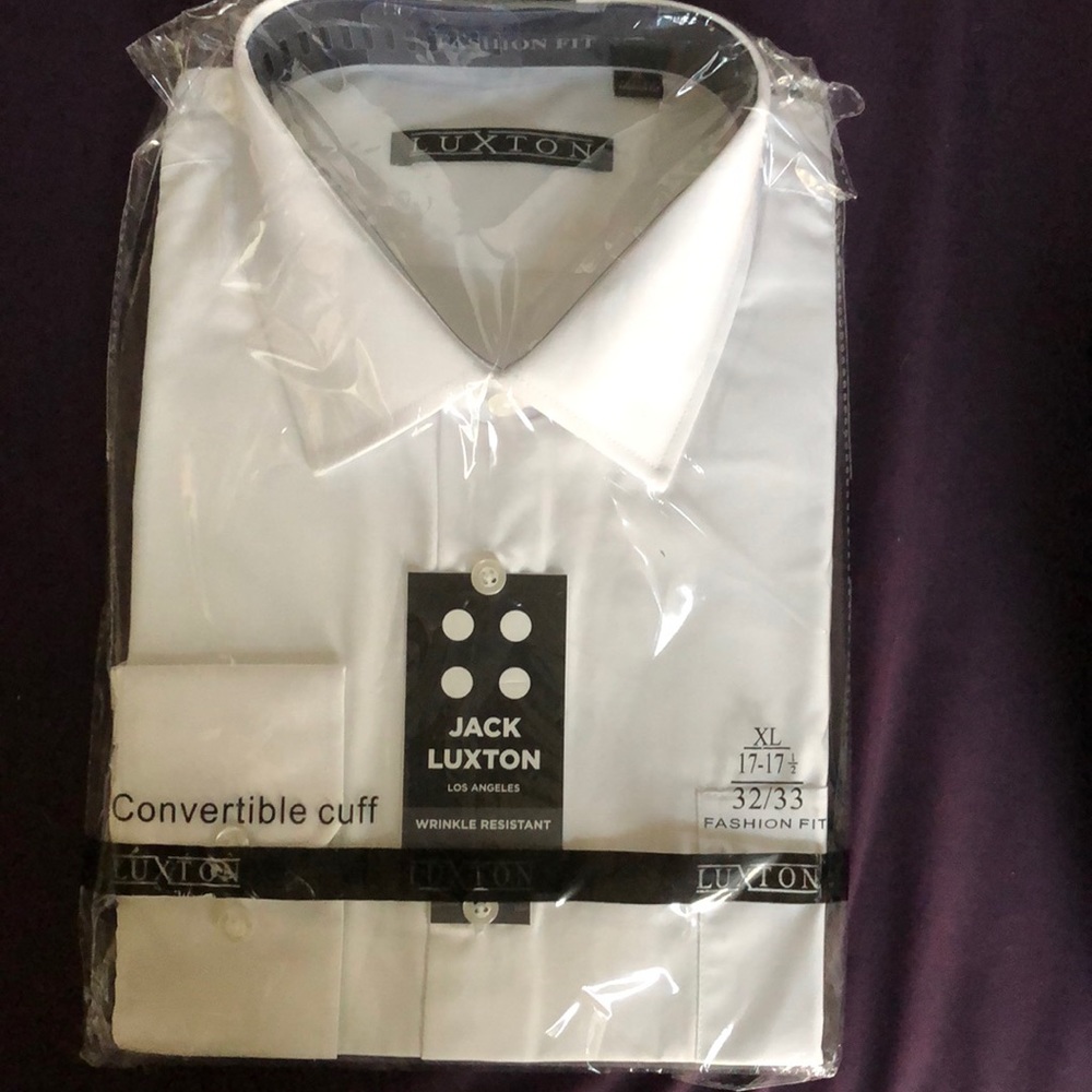 Men’s button-down longsleeve dress shirt